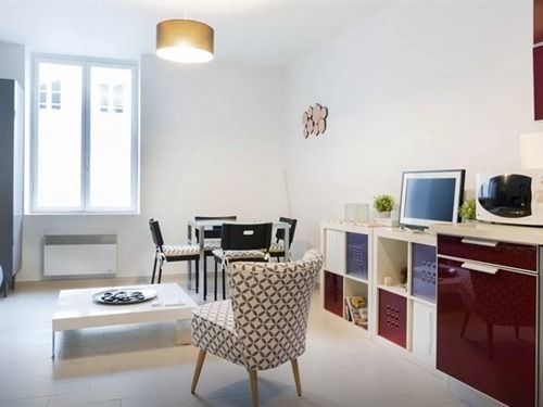 By Jo Apartment *