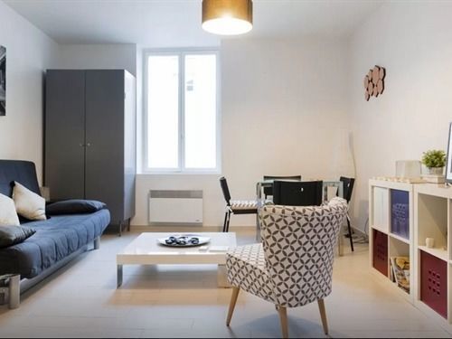 By Jo Apartment *